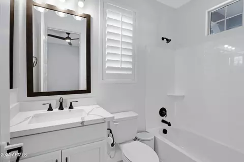 Bath - 3960 E Austin Dr, Gilbert, AZ 85296 photo 2 of 5