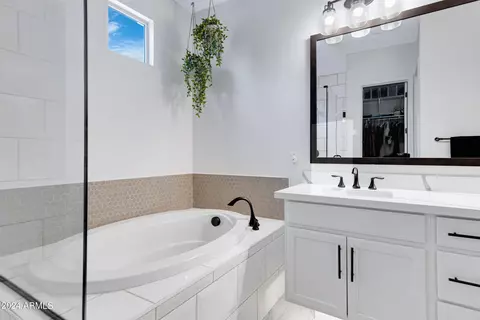 Bath - 3960 E Austin Dr, Gilbert, AZ 85296 photo 4 of 5