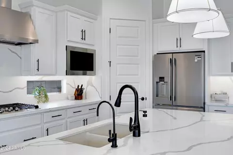 Kitchen - 3960 E Austin Dr, Gilbert, AZ 85296 photo 6 of 6