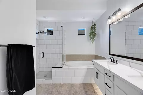 Bath - 3960 E Austin Dr, Gilbert, AZ 85296 photo 3 of 5