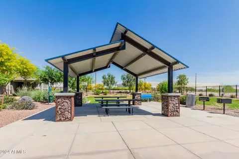 Exterior - 3716 S 58th Dr, Phoenix, AZ 85043 photo 10 of 13