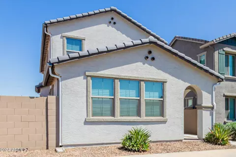 Exterior - 3716 S 58th Dr, Phoenix, AZ 85043 photo 5 of 13