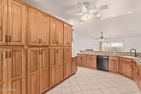 Kitchen - 4825 E Pearce Rd, Phoenix, AZ 85044 photo 2 of 8