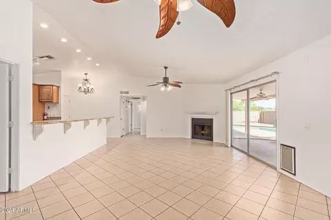 Kitchen - 4825 E Pearce Rd, Phoenix, AZ 85044 photo 7 of 8