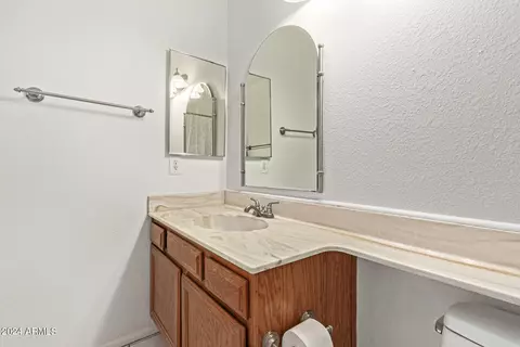 Bath - 4825 E Pearce Rd, Phoenix, AZ 85044 photo 2 of 3