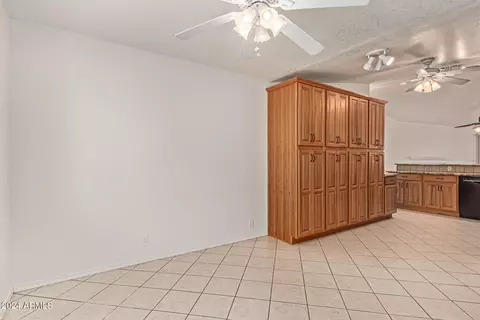 Kitchen - 4825 E Pearce Rd, Phoenix, AZ 85044 photo 6 of 8