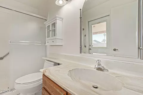 Bath - 4825 E Pearce Rd, Phoenix, AZ 85044 photo 3 of 3