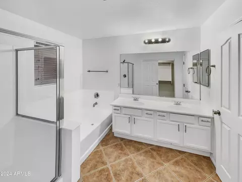 Bath - 1422 E Indigo St, Gilbert, AZ 85298 photo 3 of 3