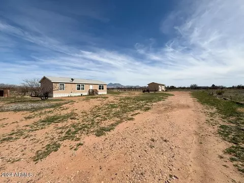 9554 E Valley Verde Trl, Hereford, AZ 85615