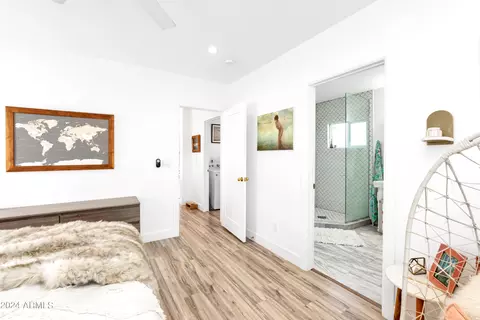 Bath - 1646 E Montecito Ave, Phoenix, AZ 85016 photo 1 of 4