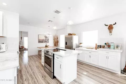 Kitchen - 1646 E Montecito Ave, Phoenix, AZ 85016 photo 2 of 4