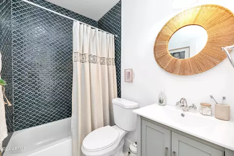 Bath - 1646 E Montecito Ave, Phoenix, AZ 85016 photo 4 of 4