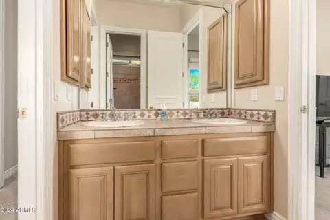 Bath - 2110 E Barkwood Rd, Phoenix, AZ 85048 photo 4 of 6
