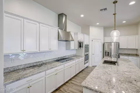 Kitchen - 10121 E Cintron Dr, Mesa, AZ 85212 photo 4 of 5
