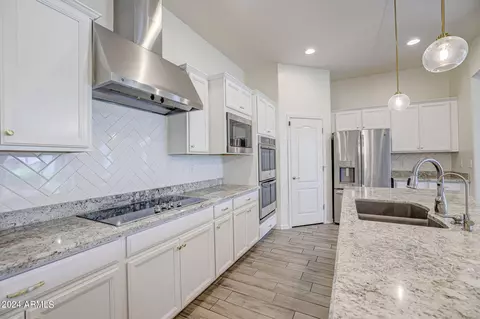 10121 E Cintron Dr, Mesa, AZ 85212