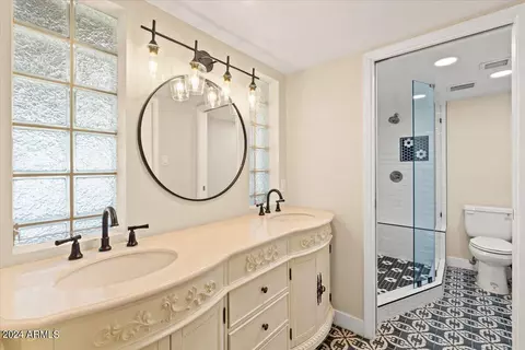 Bath - 1309 W Linger Ln, Phoenix, AZ 85021 photo 1 of 4
