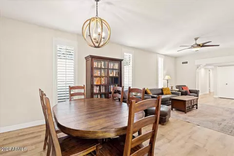 Dining - 1309 W Linger Ln, Phoenix, AZ 85021 photo 2 of 3