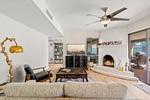 Living - 1309 W Linger Ln, Phoenix, AZ 85021 photo 3 of 3