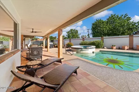 Exterior - 1309 W Linger Ln, Phoenix, AZ 85021 photo 9 of 9