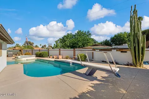 Exterior - 1309 W Linger Ln, Phoenix, AZ 85021 photo 8 of 9