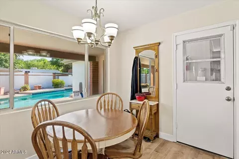 Dining - 1309 W Linger Ln, Phoenix, AZ 85021 photo 3 of 3
