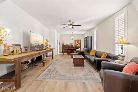Living - 1309 W Linger Ln, Phoenix, AZ 85021 photo 2 of 3