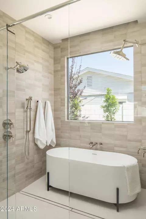 Bath - 3832 E Monterosa St, Phoenix, AZ 85018 photo 2 of 6
