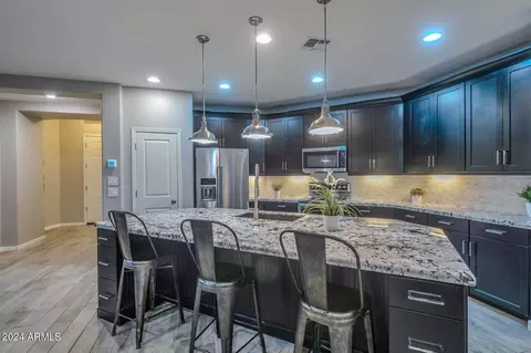 Kitchen - 2817 E Hidalgo Ave, Phoenix, AZ 85040 photo 4 of 9