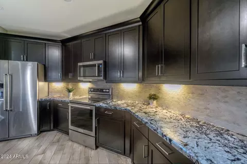 Kitchen - 2817 E Hidalgo Ave, Phoenix, AZ 85040 photo 5 of 9