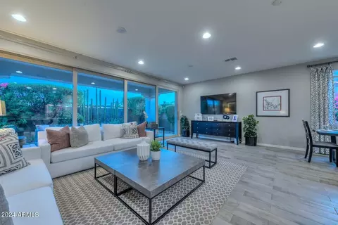 Living - 2817 E Hidalgo Ave, Phoenix, AZ 85040 photo 3 of 8