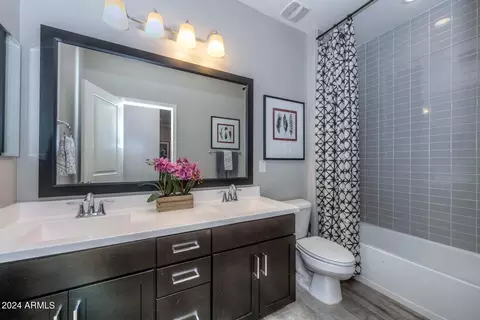 Bath - 2817 E Hidalgo Ave, Phoenix, AZ 85040 photo 4 of 4