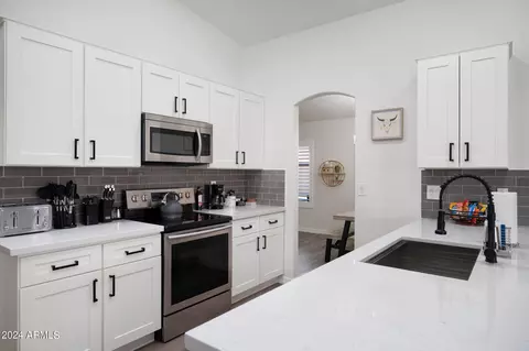 Kitchen - 3319 E Renee Dr, Phoenix, AZ 85050 photo 3 of 4