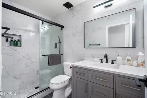 Bath - 3319 E Renee Dr, Phoenix, AZ 85050 photo 2 of 2