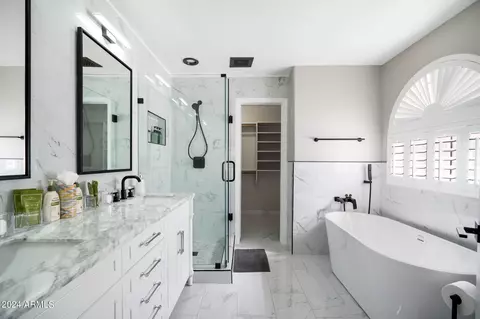 Bath - 3319 E Renee Dr, Phoenix, AZ 85050 photo 1 of 2