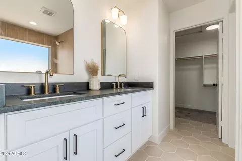 Bath - 623 W Verano Pl, Gilbert, AZ 85233 photo 3 of 5