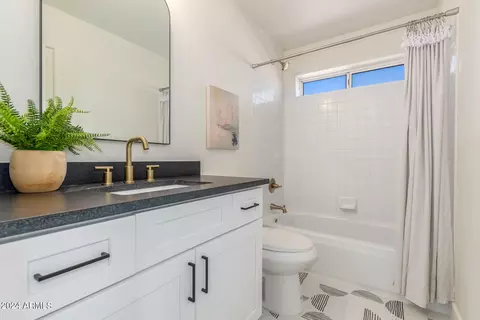 Bath - 623 W Verano Pl, Gilbert, AZ 85233 photo 5 of 5