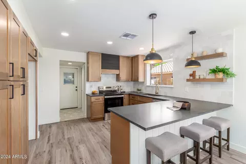 Kitchen - 623 W Verano Pl, Gilbert, AZ 85233 photo 2 of 2
