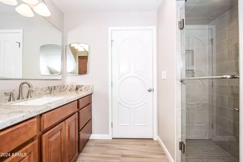 Bath - 1020 El Freda Rd, Tempe, AZ 85284 photo 10 of 11