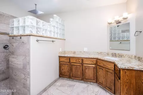 Bath - 1020 El Freda Rd, Tempe, AZ 85284 photo 1 of 11