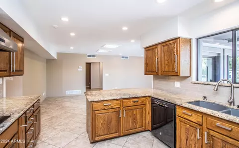 Kitchen - 1020 El Freda Rd, Tempe, AZ 85284 photo 3 of 5