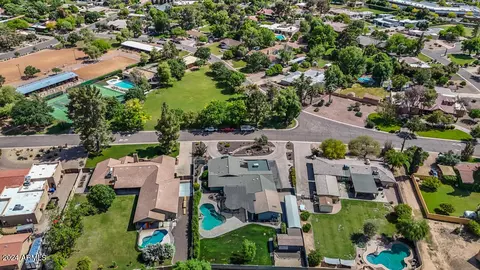View/Area - 1020 El Freda Rd, Tempe, AZ 85284 photo 3 of 14