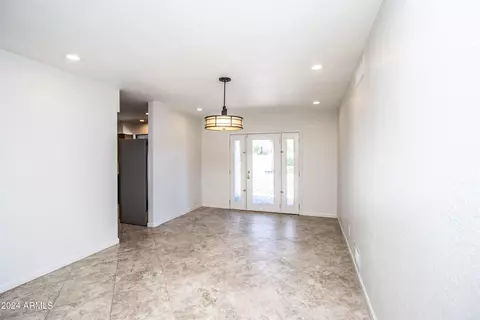 Living - 1020 El Freda Rd, Tempe, AZ 85284 photo 3 of 7