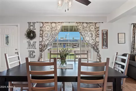 Dining - 4939 E Palm Ln, Phoenix, AZ 85008 photo 4 of 6
