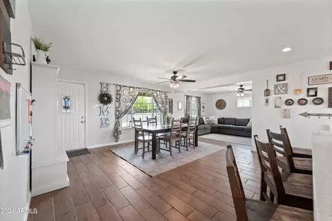 Dining - 4939 E Palm Ln, Phoenix, AZ 85008 photo 2 of 6