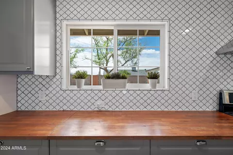 Kitchen - 4939 E Palm Ln, Phoenix, AZ 85008 photo 4 of 8