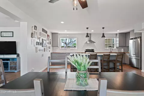 Dining - 4939 E Palm Ln, Phoenix, AZ 85008 photo 3 of 6