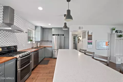 Kitchen - 4939 E Palm Ln, Phoenix, AZ 85008 photo 6 of 8