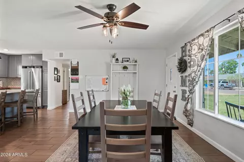 Dining - 4939 E Palm Ln, Phoenix, AZ 85008 photo 6 of 6