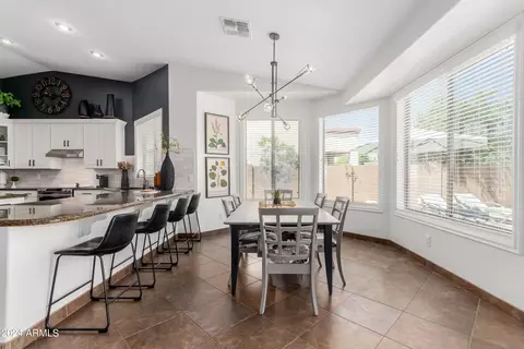 Dining - 3272 E Blue Ridge Way, Gilbert, AZ 85298 photo 5 of 5
