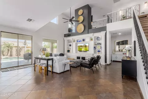 Dining - 3272 E Blue Ridge Way, Gilbert, AZ 85298 photo 4 of 5